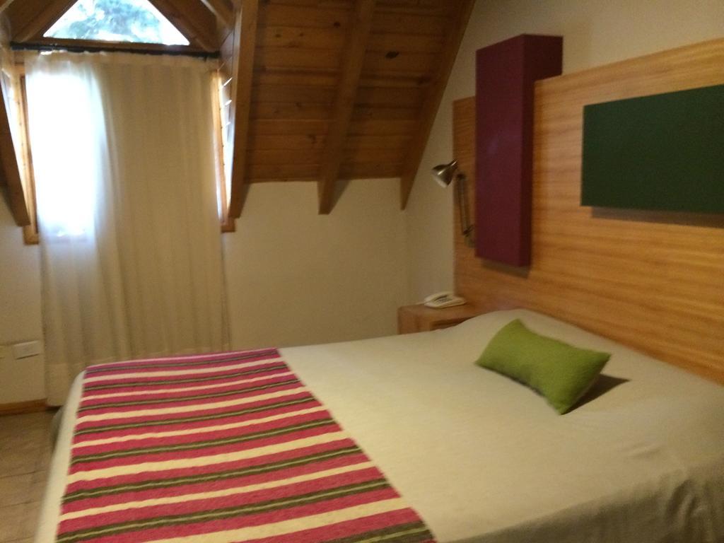 Hosteria Aca Al Sur Вілья-Ла-Ангостура Номер фото