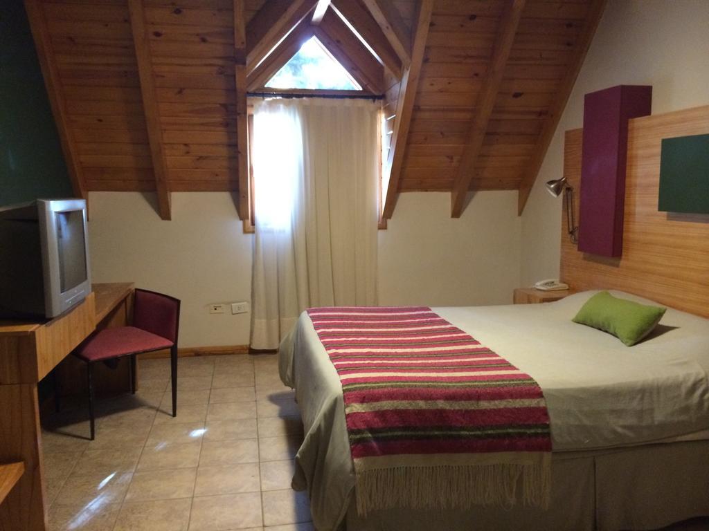 Hosteria Aca Al Sur Вілья-Ла-Ангостура Номер фото