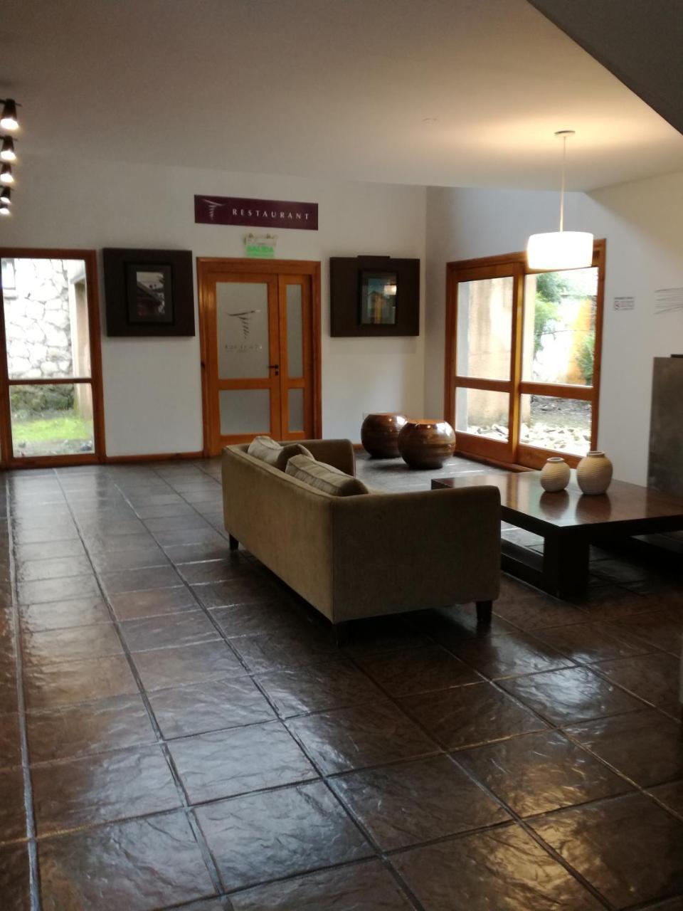 Hosteria Aca Al Sur Вілья-Ла-Ангостура Екстер'єр фото